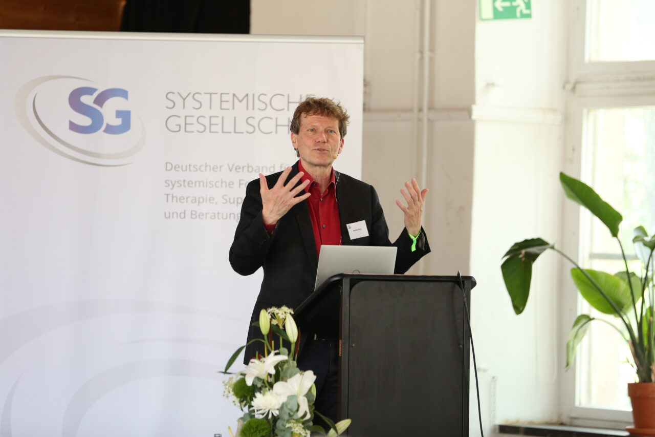RESONANZEN - Wir feierten 30 Jahre Systemische Gesellschaft 1 Dieses Bild hat ein leeres Alt-Attribut. Der Dateiname ist IMG_8867-1280x853.jpg