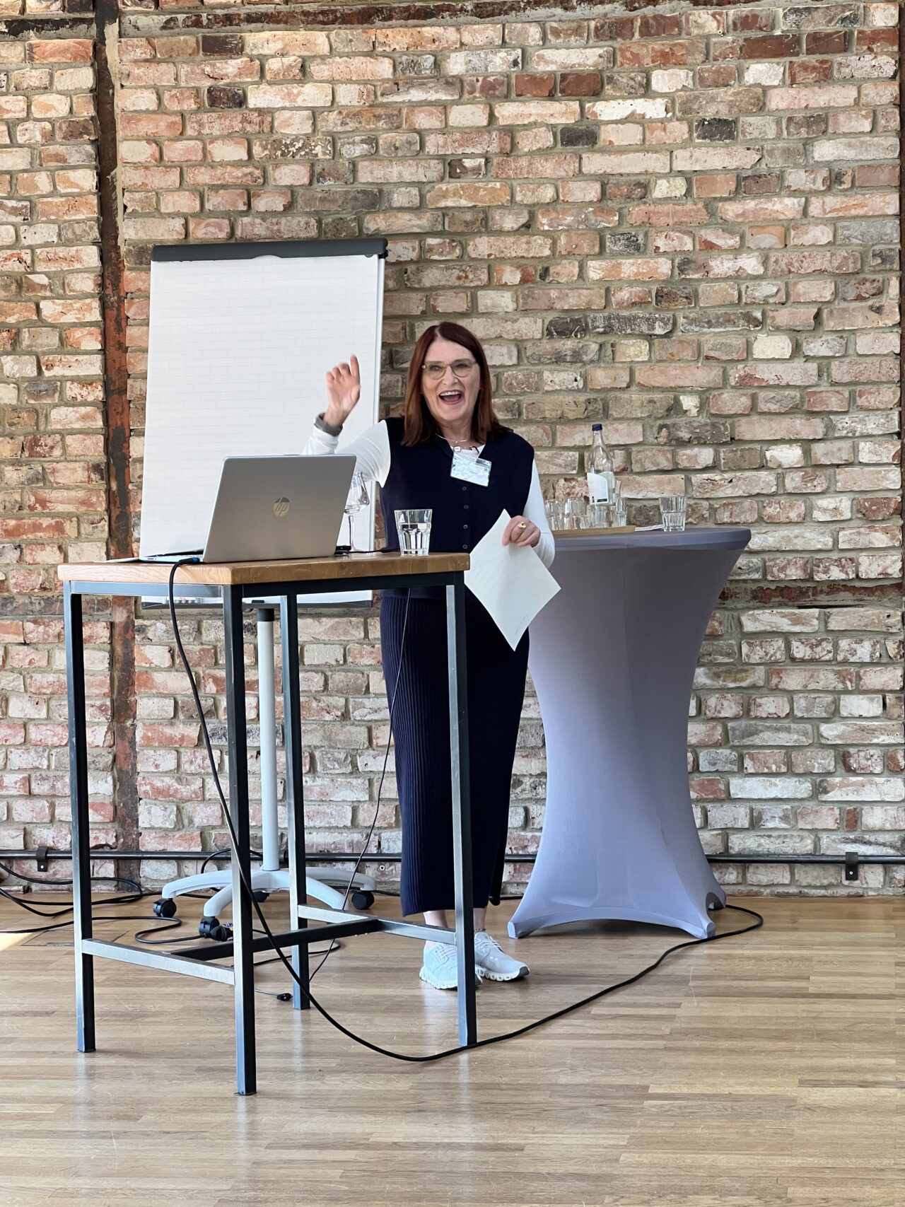 Dr. Susanne Altmeyer beim Vortrag. 